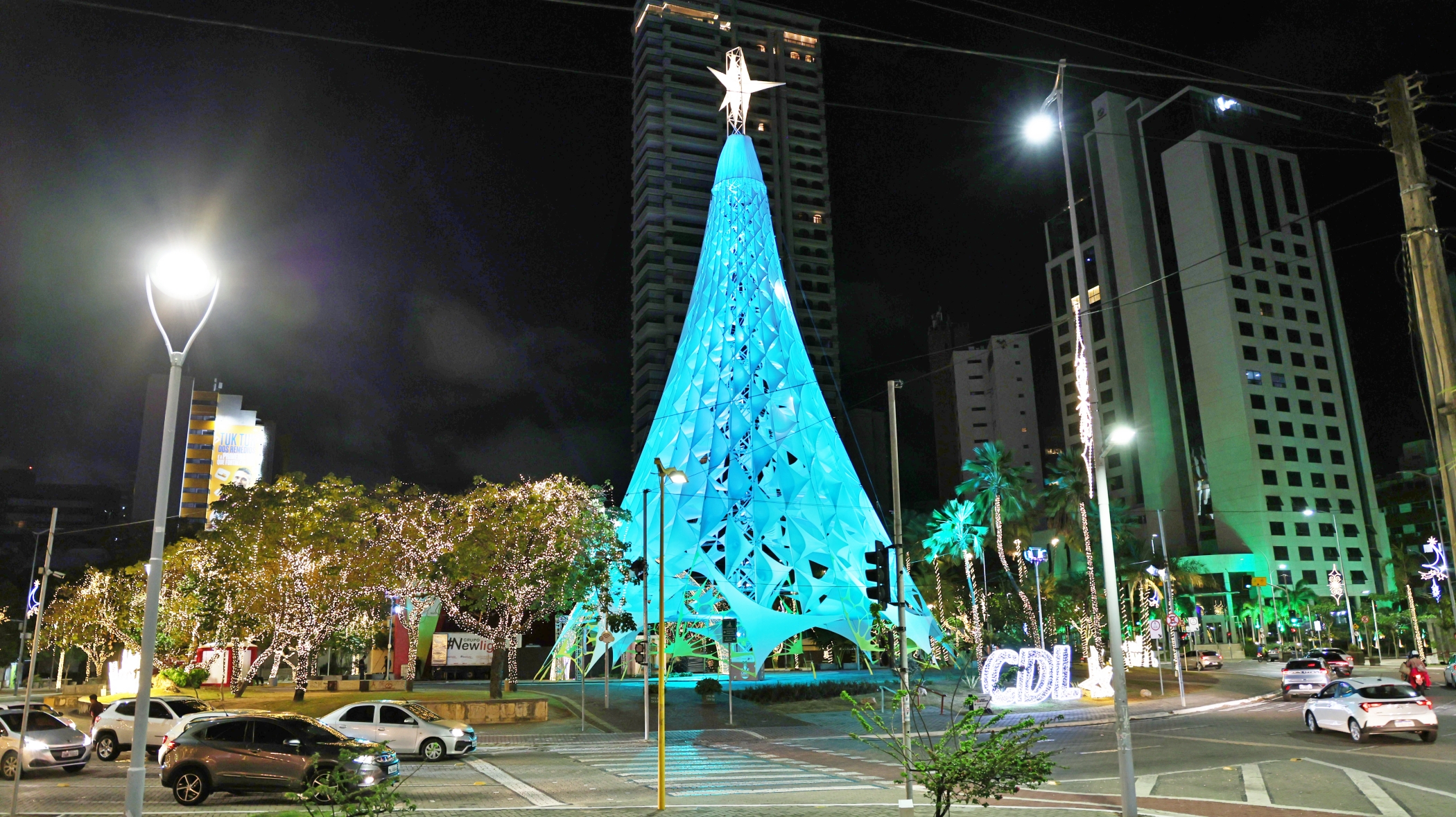 Árvores do Ceará Natal de Luz ganham temática de vela em alusão às tradicionais jangadas cearenses