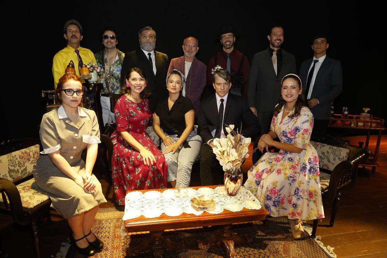Elenco da Comédia Cearense em “O Beijo no Asfalto”, de Nelson Rodrigues. Foto: LC Moreira