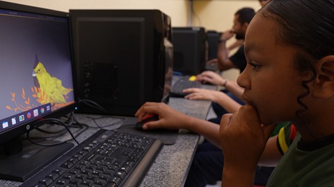 Internet via satélite conecta escolas isoladas e transforma a educação no Brasil