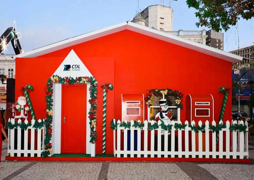 Casa do Papai Noel é aberta à visitação na Praça do Ferreira dentro da programação do Ceará Natal de Luz 