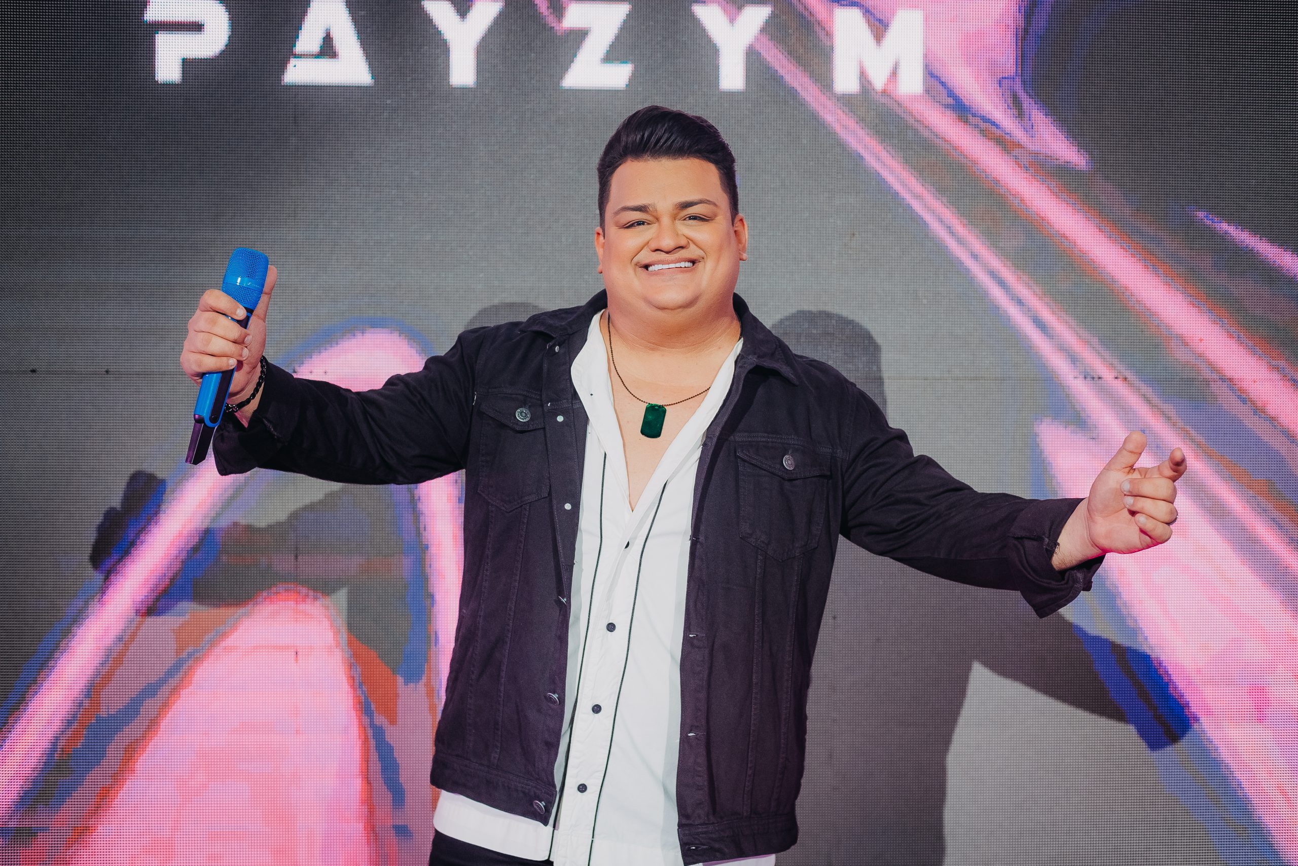 Cantor Lucas Payzim se apresenta na sexta-feira (19) / Crédito: Divulgação