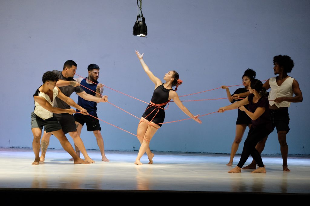 Espetáculo “O que você tem na cabeça”, com Escola de Dança de Paracuru. Foto Allan Diniz