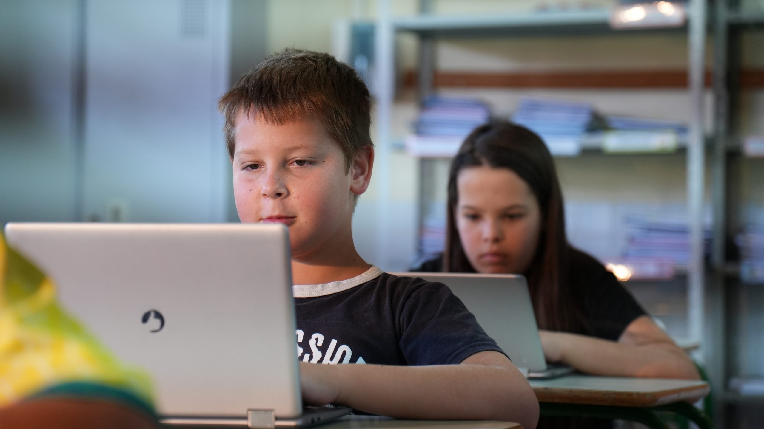 Internet reduz desigualdades e transforma realidades em escolas públicas