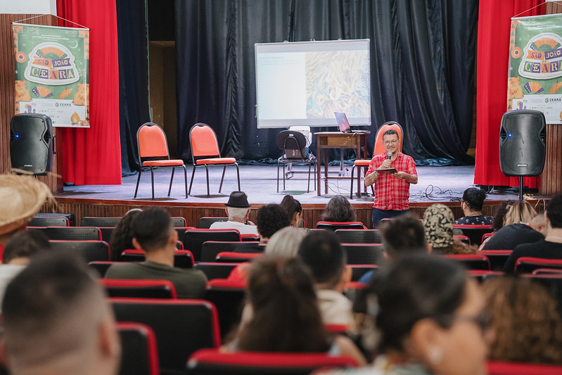 Seminário reúne nomes de Parintins e do Carnaval carioca para debater os bastidores das grandes festas populares brasileiras