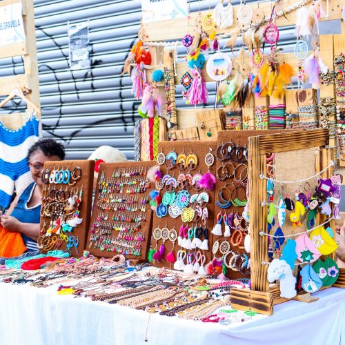 O Mega Bazar oferece promoções de até 70% em diversas lojas, além de uma programação cultural aberta ao público.
