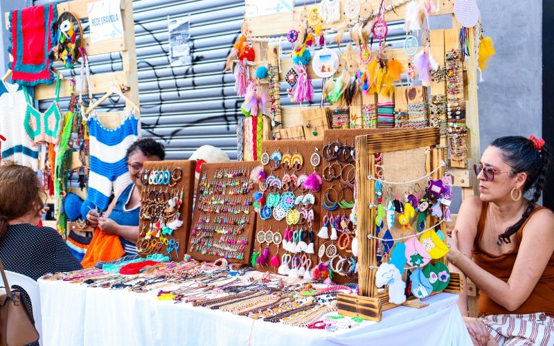 O Mega Bazar oferece promoções de até 70% em diversas lojas, além de uma programação cultural aberta ao público.