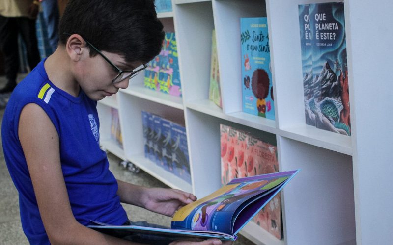 Escolas Criativas abre edital para promover adaptação de livros infantojuvenis para audiolivros 