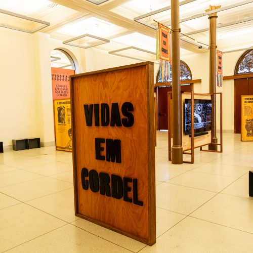 Exposição “Vidas em Cordel” leva histórias de vida em versos ao Centro Dragão do Mar, em Fortaleza