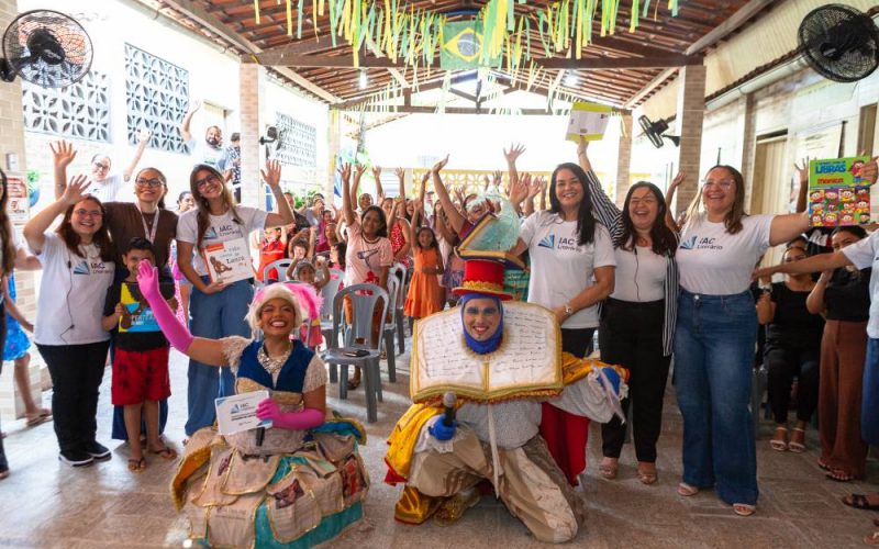 Projeto entrega minibibliotecas com acerto de 180 livros e amplia acesso à leitura em Caucaia