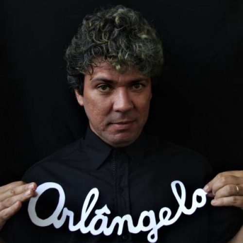 Orlângelo apresenta espetáculo “Valise a estória do meu nome” na Casa Absurda e no CCBNB