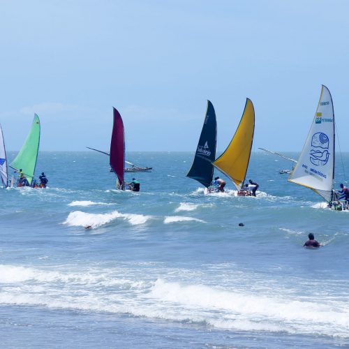 Festival da Lagosta encerra com Regata de Jangadas e shows em Icapuí