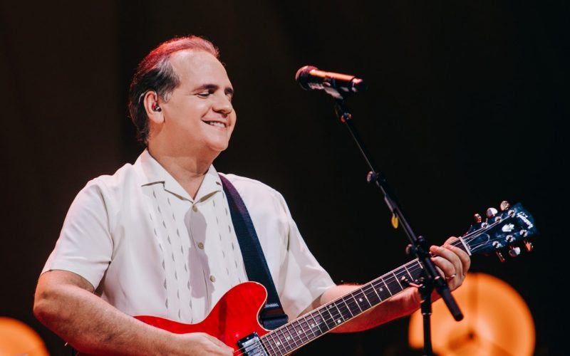 Com lançamento mundial no dia 30 de maio, novo disco e DVD de Ricardo Bacelar tem primeira exibição neste sábado, 10, na TV Verdes Mares/Rede Globo
