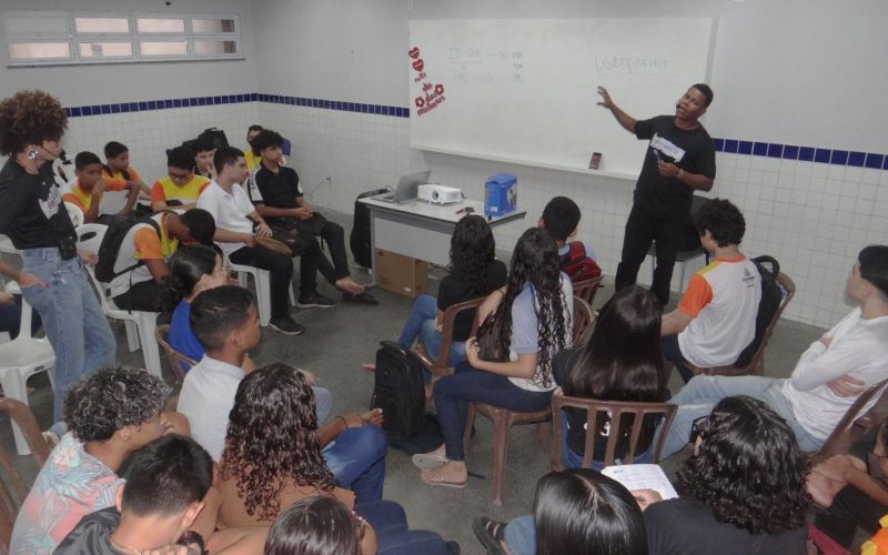 Projeto Cine Clandestino leva cinema gratuito para estudantes de escolas públicas de Fortaleza