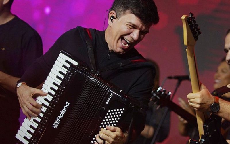 Waldonys apresenta espetáculo “Verso do Universo” neste sábado (26), no Teatro Riomar Fortaleza